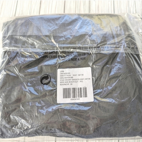 Urban Outfitters BDG 90s Mid Rise Boot Cut Jeans in Washed Black NWT - Picture 12 of 12